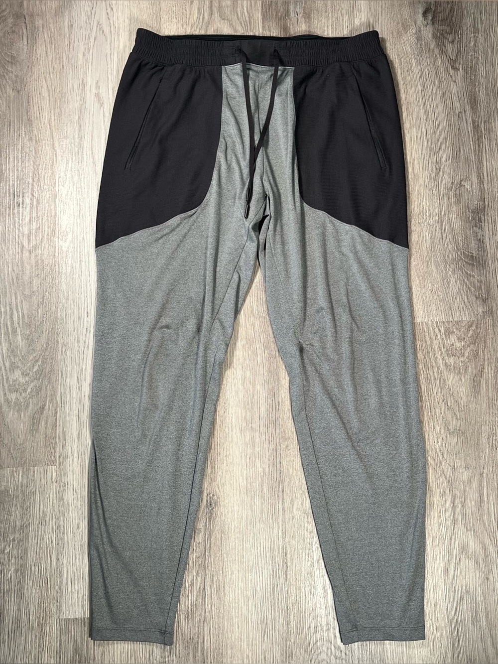 Lululemon Capacity Pants Mens XL Grey Mesh Panel Athletic Stretch Joggers 30”